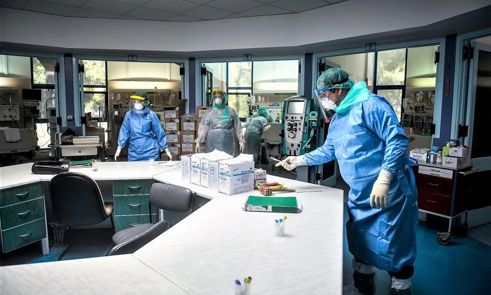 Αυτοκτονούν από μπαλκόνια νοσοκομείων στην Αλβανία για να γλιτώσουν από τον κορονοϊό